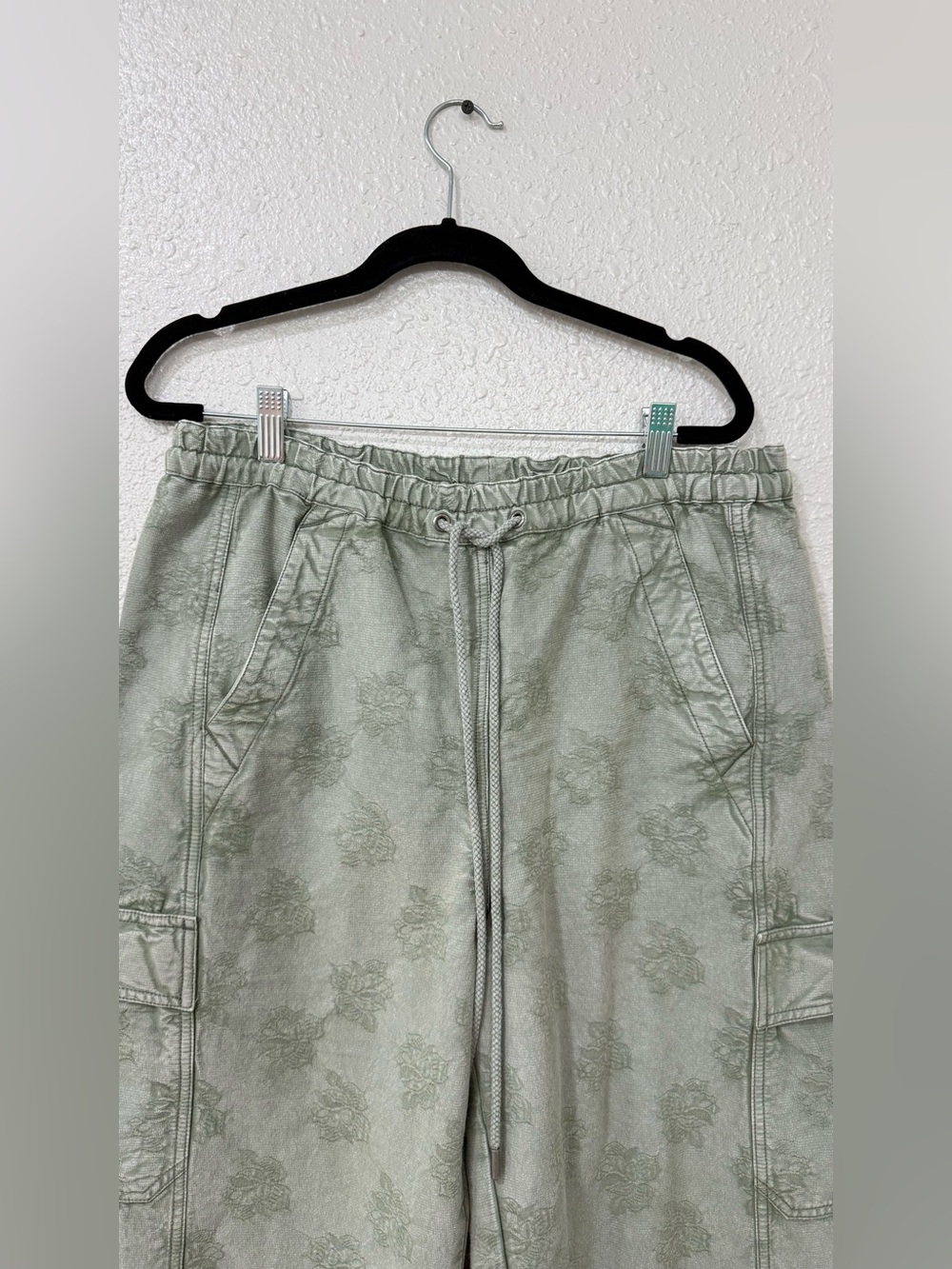 Pilcro Izzie Relaxed Full-Length Cargo Barrel Pants Size S NWOT - Picture 4 of 13
